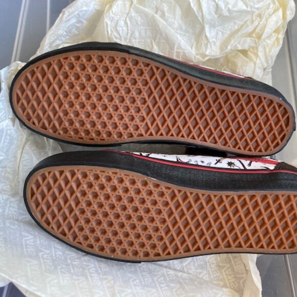 Vans "Stranger Things" skateboard shoes w/original shoe bag NWT - Picture 3 of 14